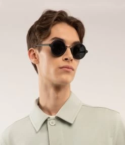HALSEY Black Round Sunglasses -Fashion Clothing Store FW22 Sunglasses halsey black 2 2