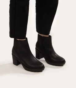 MONTROYAL Women's Vegan Boots -Fashion Clothing Store FW22 shoes montroyal black 2 1