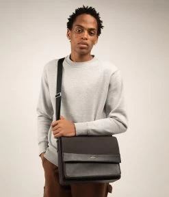 ANTON Vegan Messenger Bag - Canvas -Fashion Clothing Store FW23 Canvas Anton OLIVE 2 1