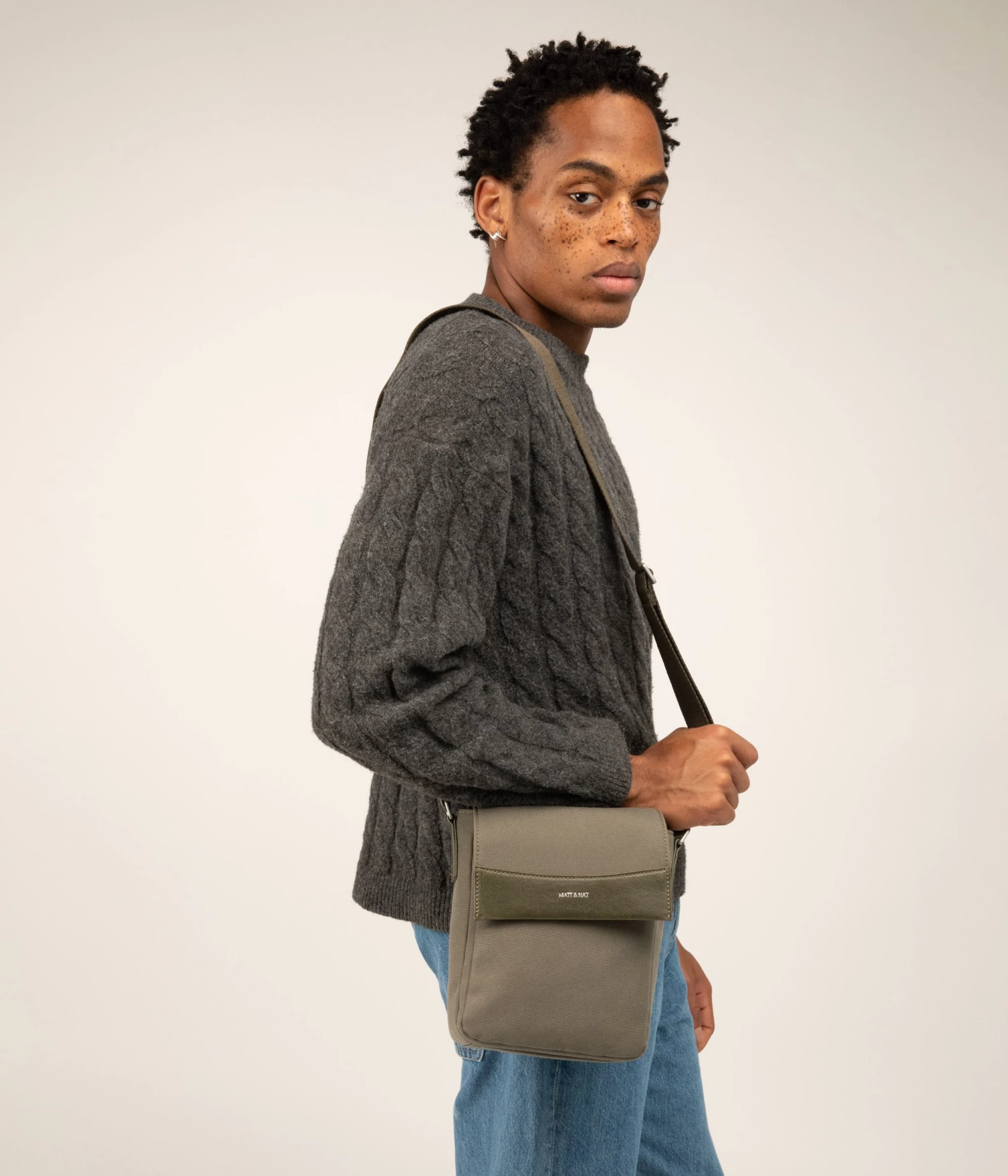 EGON Vegan Messenger Bag - Canvas 10 EGON Vegan Messenger Bag - Canvas - Image 8