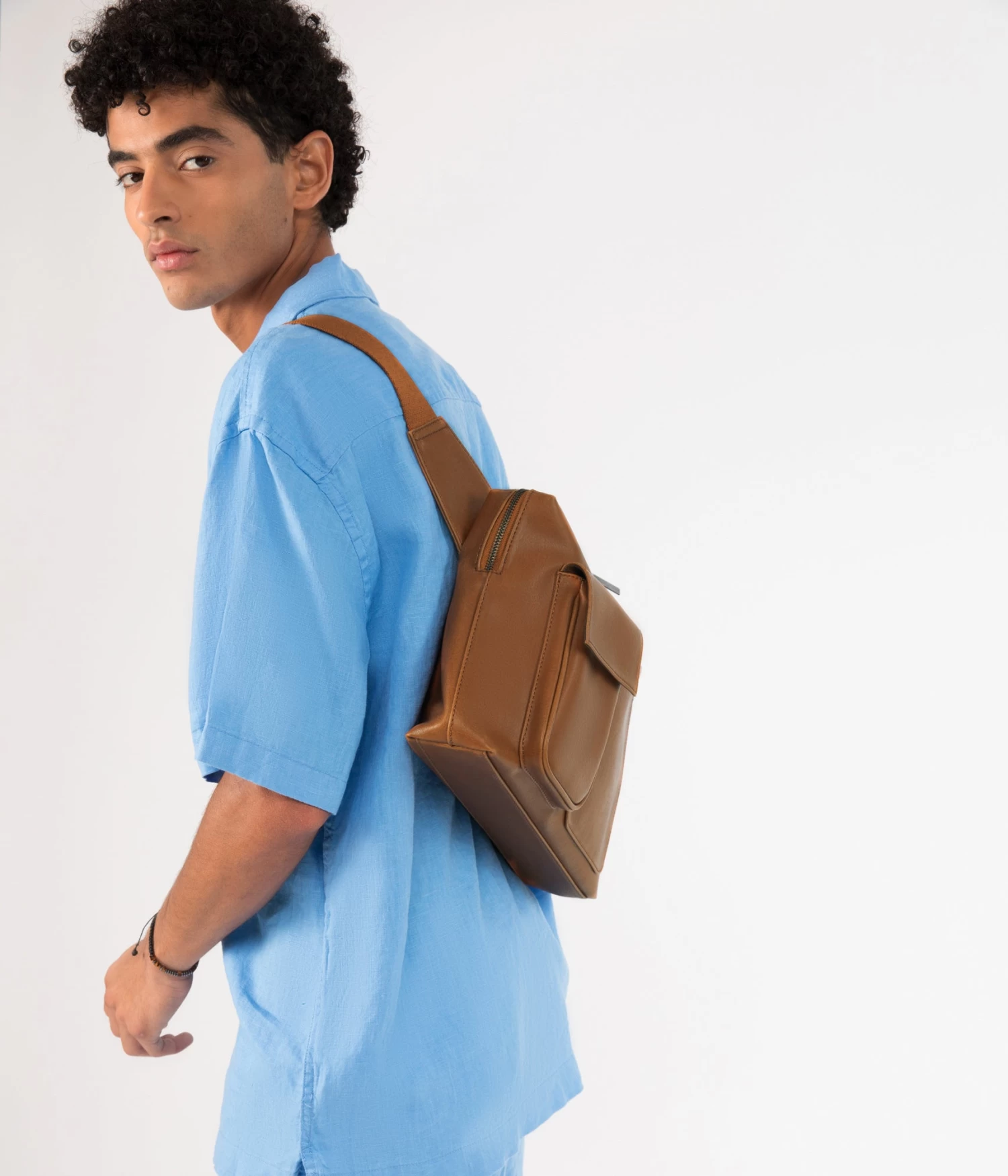 TREY Vegan Sling Bag - Vintage 6 TREY Vegan Sling Bag - Vintage - Image 4